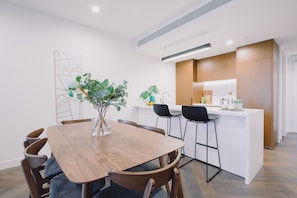 2 Bedroom Apartment | In-room dining - SSP - The Parque (Melbourne)