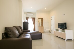 Una televisión de pantalla plana