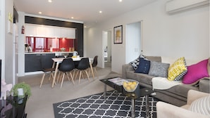 Modern 3 Bedroom Apartment Sutherland Street | Living area - Modern 3 Bdr Apt Sutherland St (Melbourne)