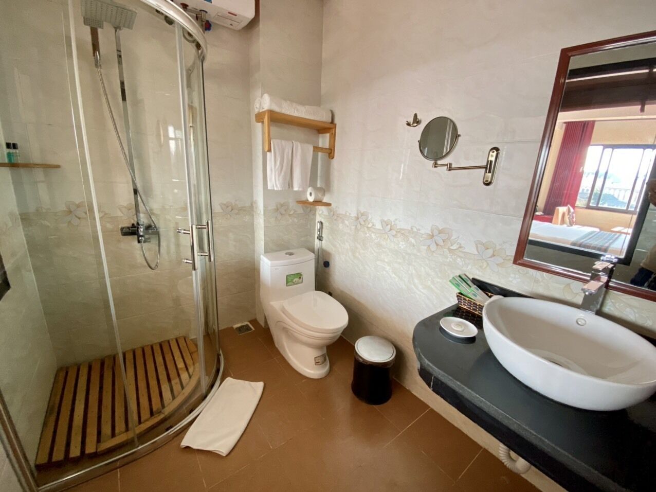 executive double room | bathroom | shower, free toiletries, hair dryer, slippers