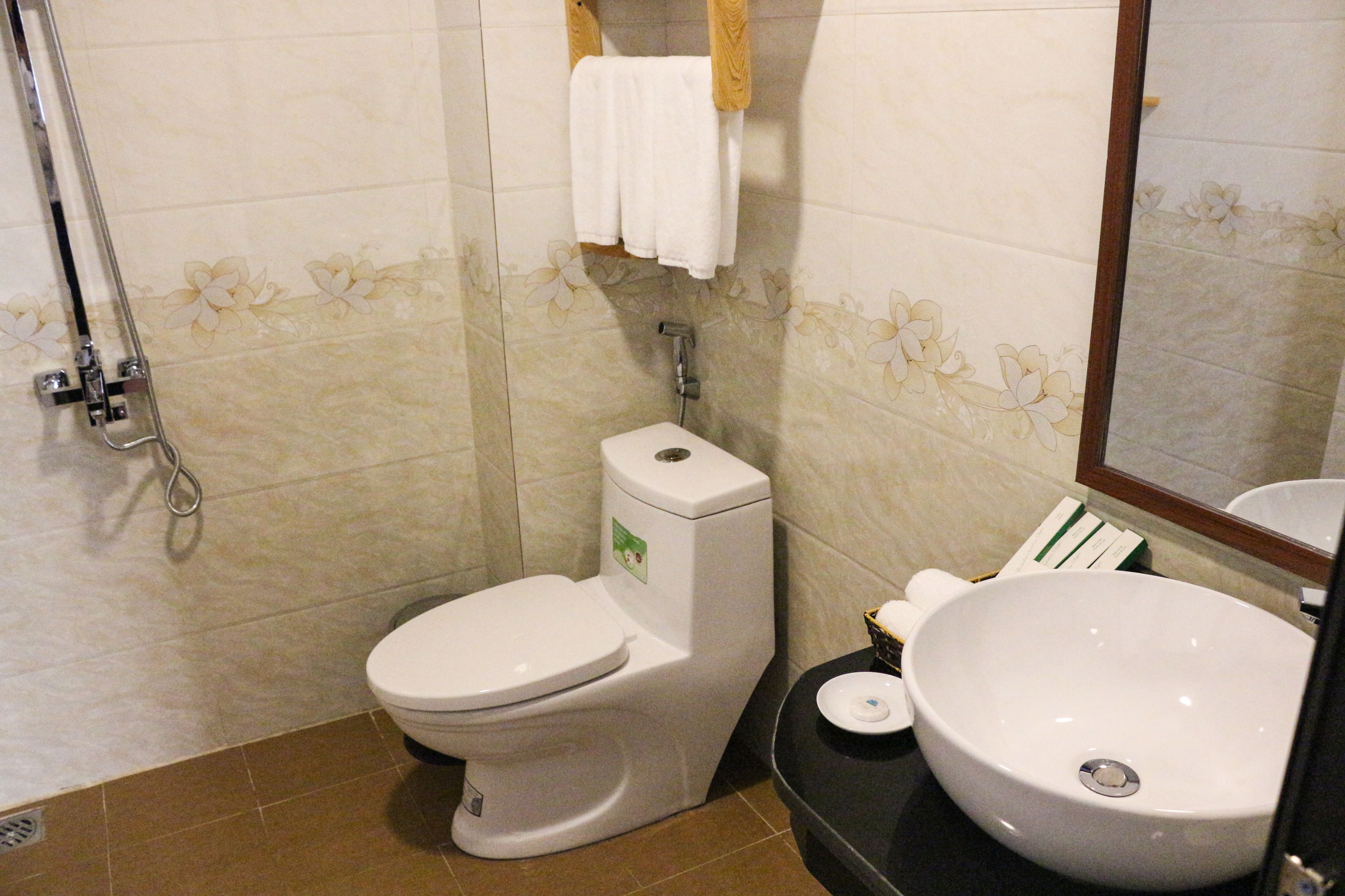 superior double or twin room | bathroom | shower, free toiletries, hair dryer, slippers