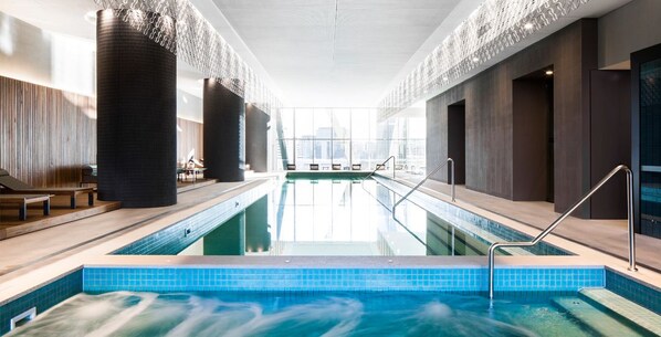 Indoor pool - Luxurious 3 Bedroom Apartment (Southbank)