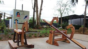 Área de juegos infantiles al aire libre