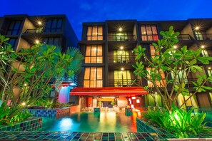 Hồ bơi ngoài trời, dù/ô trên bãi biển/hồ bơi 