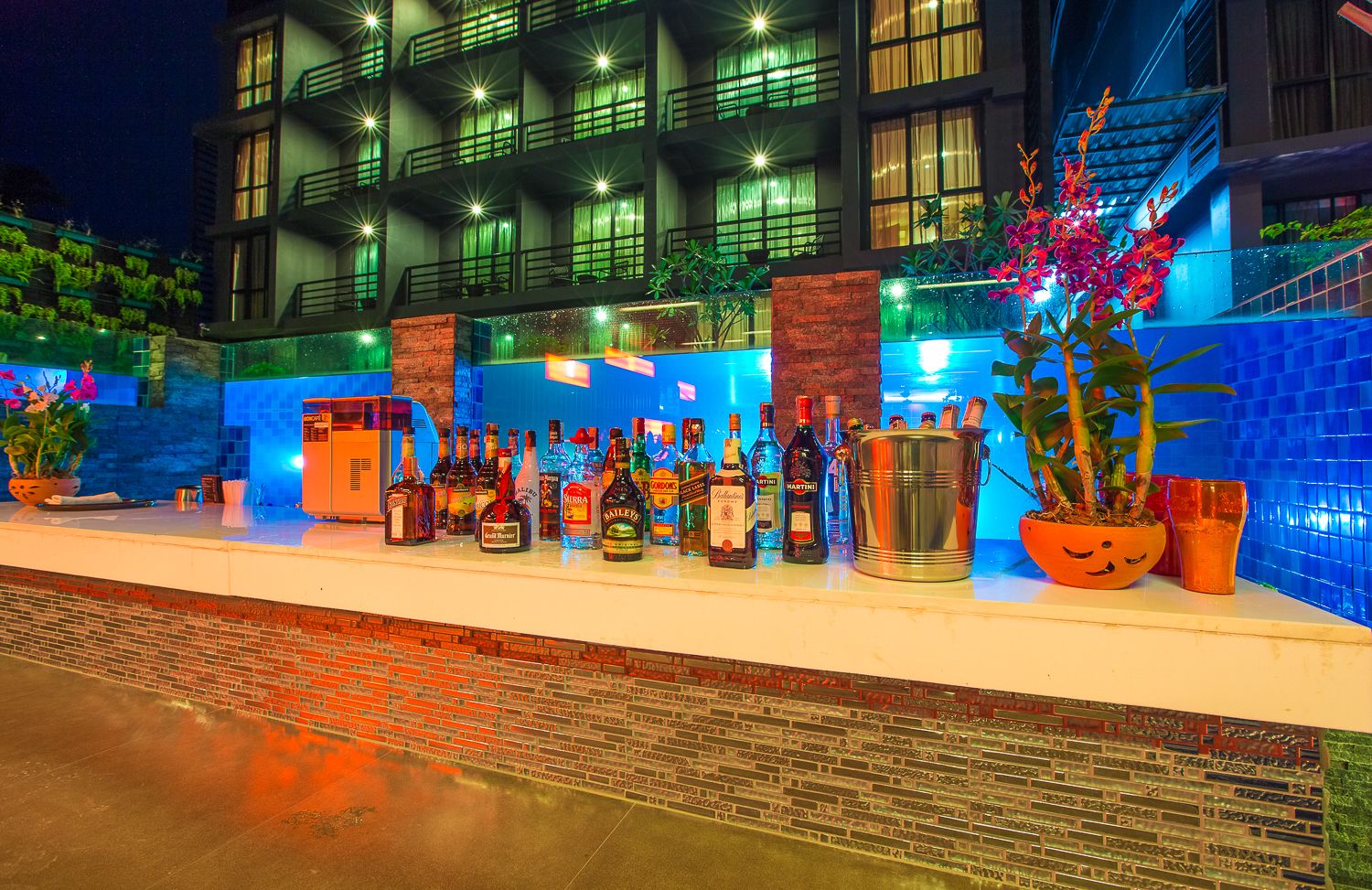 Bar en bord de piscine