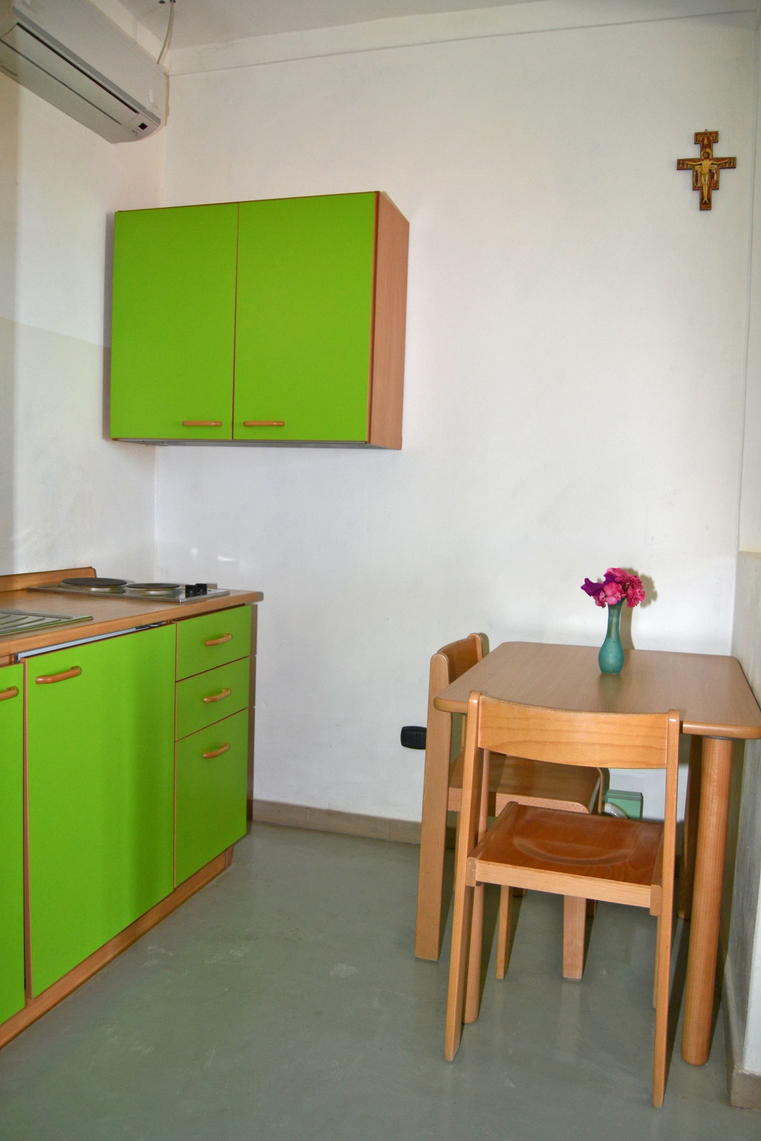 Double Room, Garden View | Private kitchenette