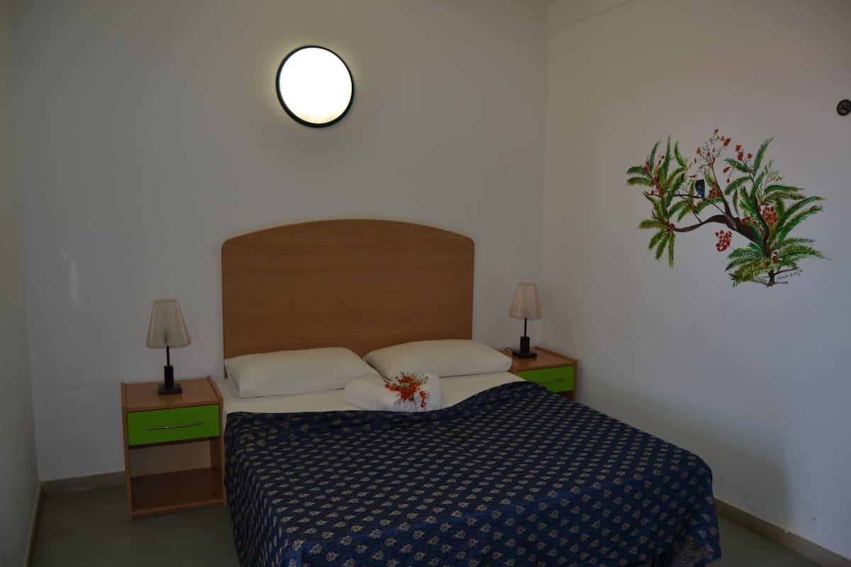 Double Room, Garden View | In-room safe, desk, free WiFi, bed sheets