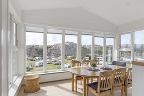 Cottage, Utsikten (Excluding Towels, Sheets, Cleaning)
