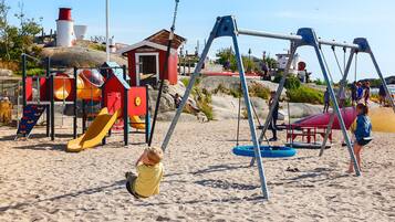 Children’s play area – outdoor
