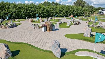 Mini-golf