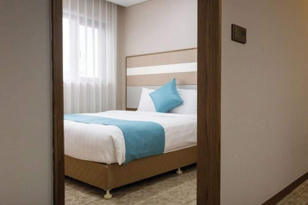 1 bedroom, pillowtop beds, in-room safe, laptop workspace