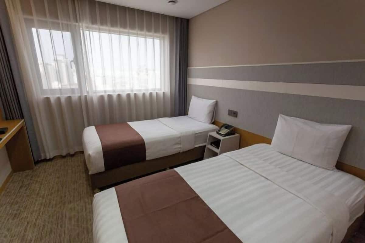 1 bedroom, pillowtop beds, in-room safe, laptop workspace