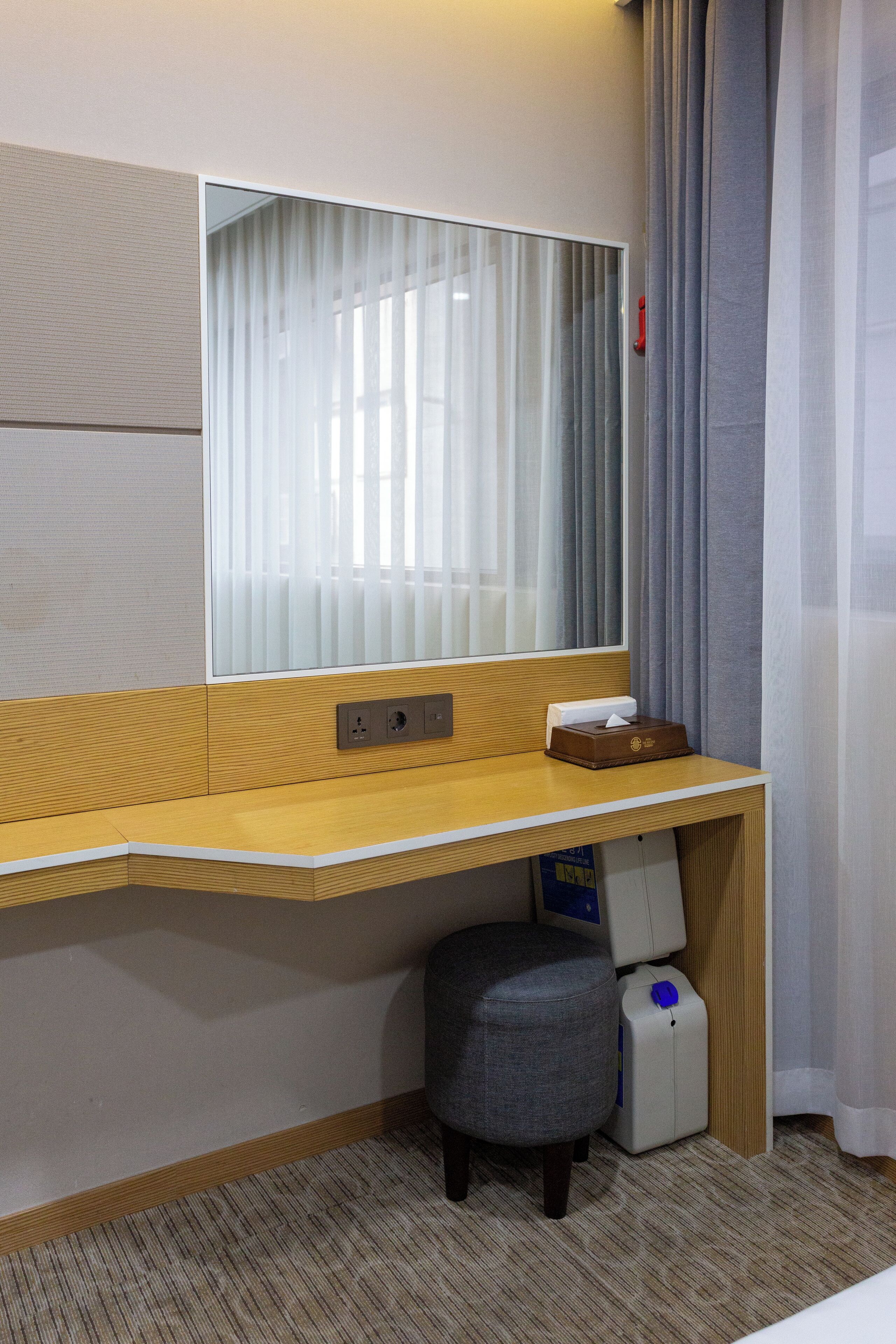 32-inch flat-screen tv with cable channels, tv, netflix