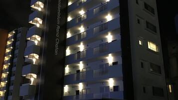 住宿正面 (夜晚)