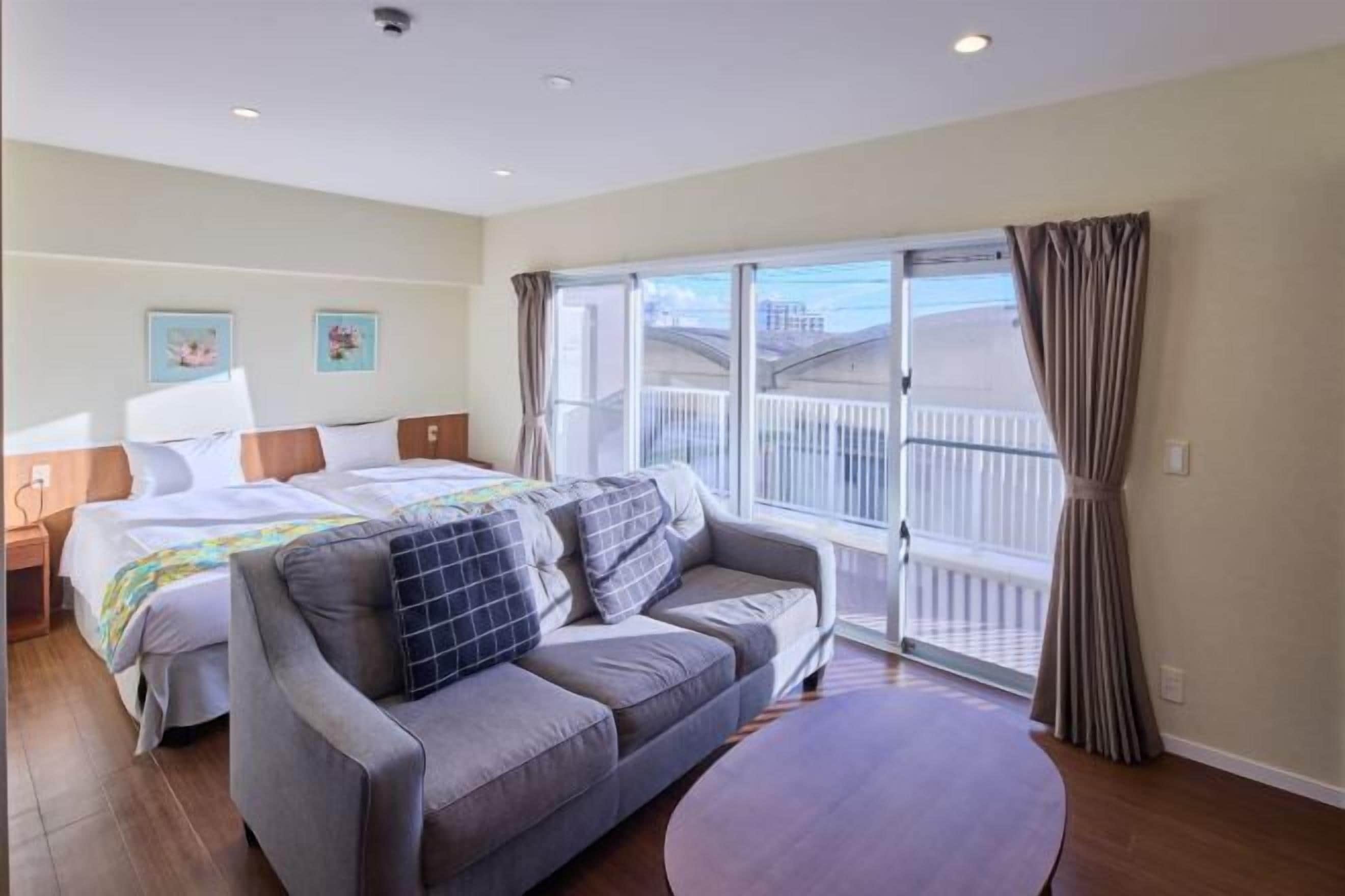 Ameublement personnalisé, rideaux occultants, fer et planche à repasser