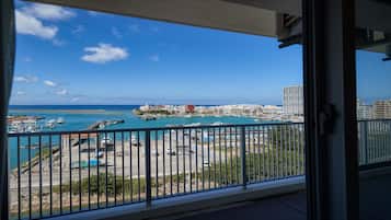 Family Room, Non Smoking | Individually furnished, blackout curtains, iron/ironing board, free WiFi