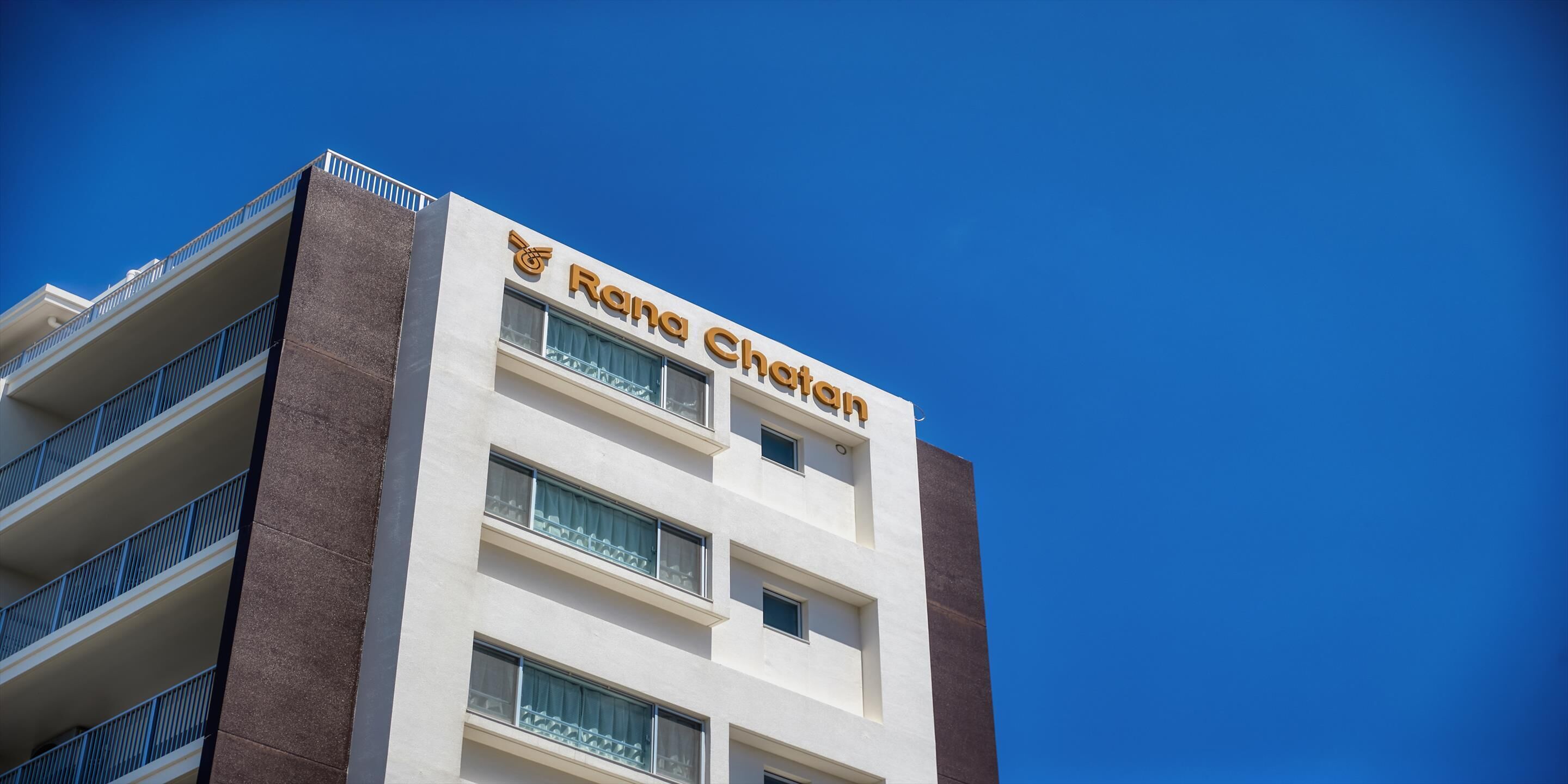 A building with the sign "Rana Chaten" on the facade.