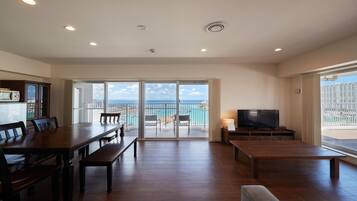 Family Room, Non Smoking | Individually furnished, blackout drapes, iron/ironing board, free WiFi