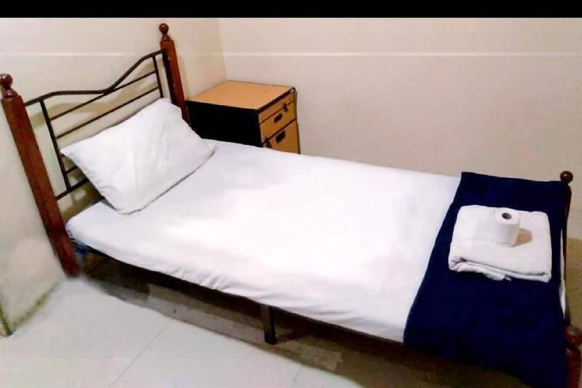 Iron/ironing board, free WiFi, bed sheets