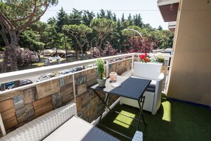 Habitación cuádruple, balcón | Balcón