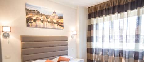 Habitación doble Deluxe | Minibar, escritorio, insonorización y cunas gratuitas