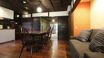 Traditional House, Non Smoking, Garden View | Iron/ironing board, free WiFi, bed sheets