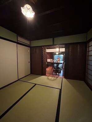 传统独立别墅, 无烟房, 花园景观 | 熨斗/熨衣板、免费 WiFi、床单