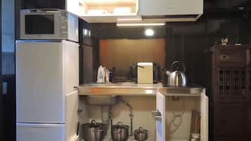 Traditional House, Non Smoking, Garden View | Private kitchen | Fridge, microwave, stovetop, espresso maker