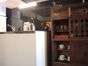 Traditional House, Non Smoking, Garden View | Private kitchenette