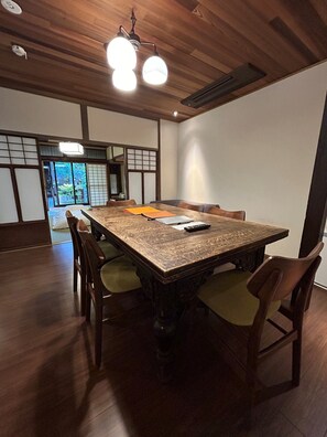 傳統單棟房屋 (Miyaki-tei ) | 房內用餐