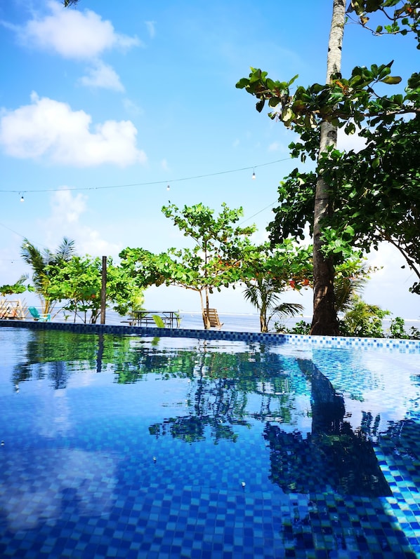 Hồ bơi ngoài trời 