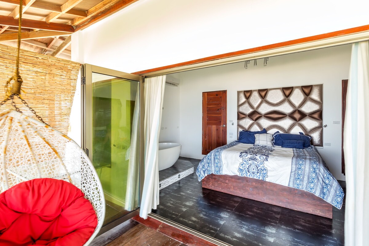 Phòng Suite, quang cảnh biển | Két bảo mật tại phòng, bàn, bộ trải giường 