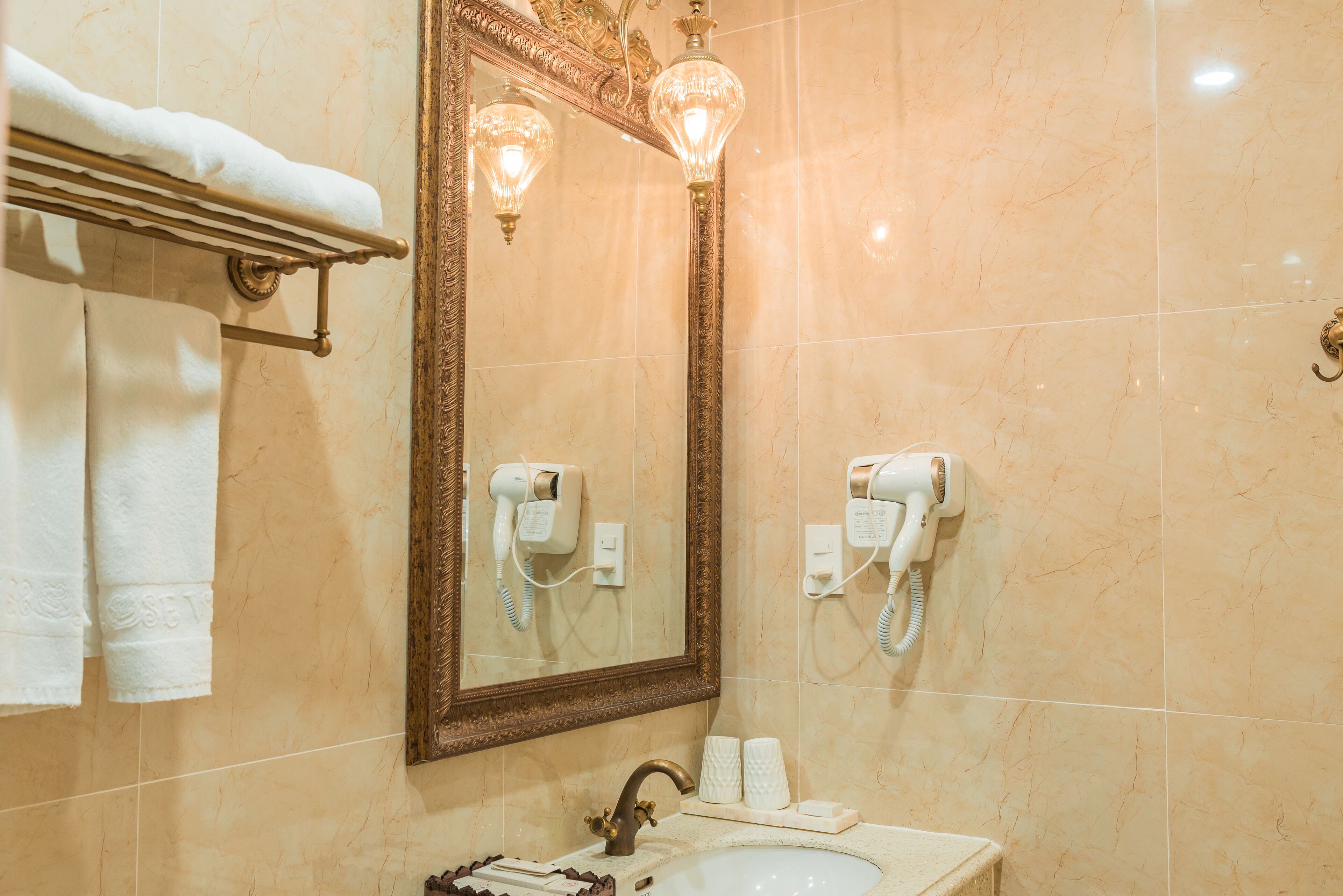 superior double room | bathroom | free toiletries, hair dryer, slippers, bidet