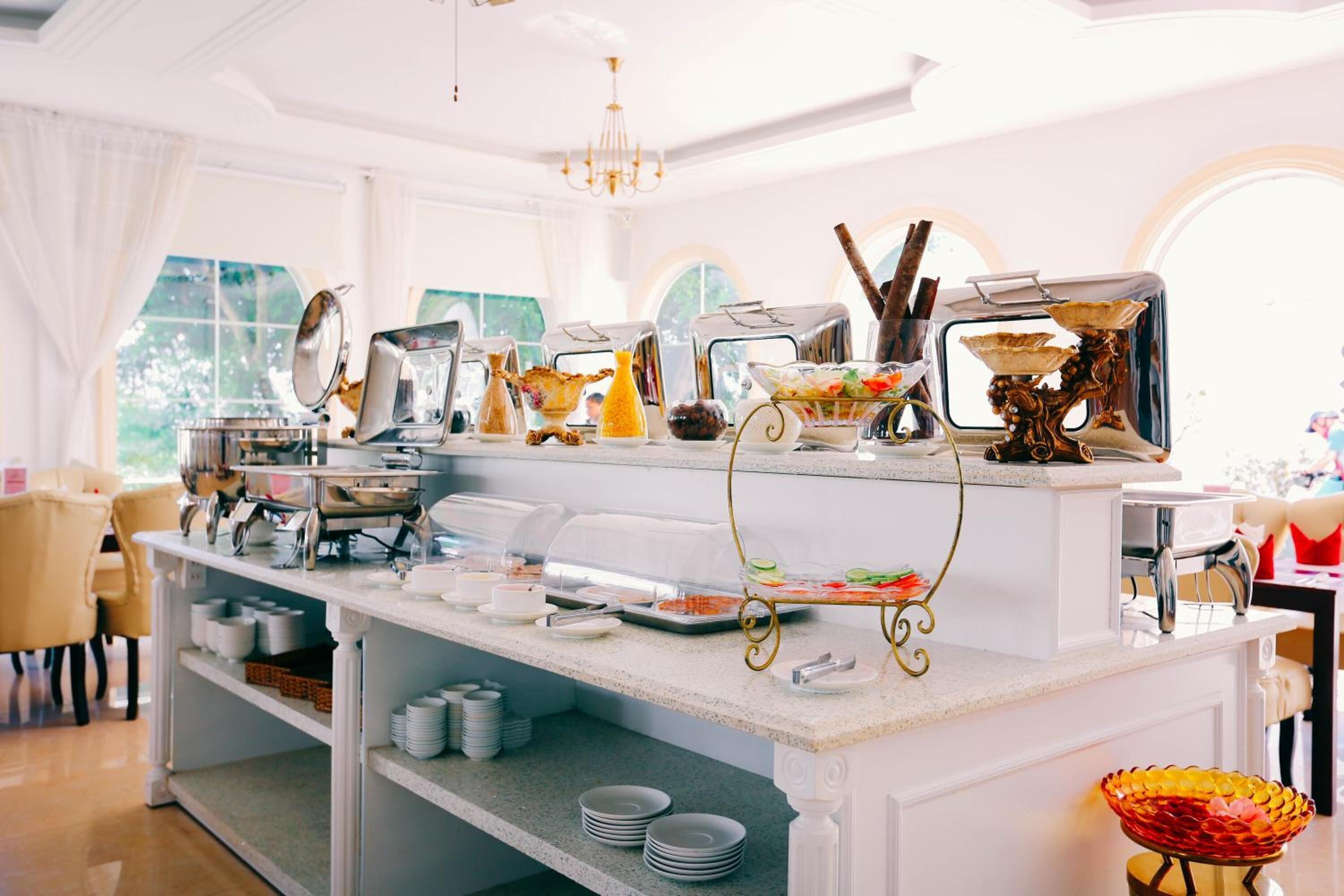 breakfast, lunch, dinner served; vietnamese cuisine