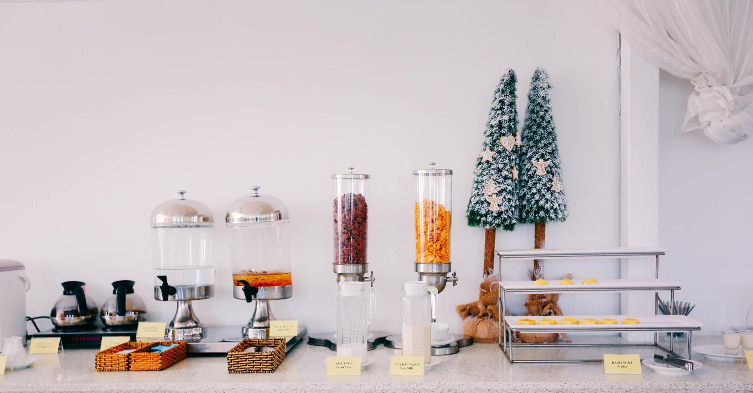 breakfast, lunch, dinner served; vietnamese cuisine