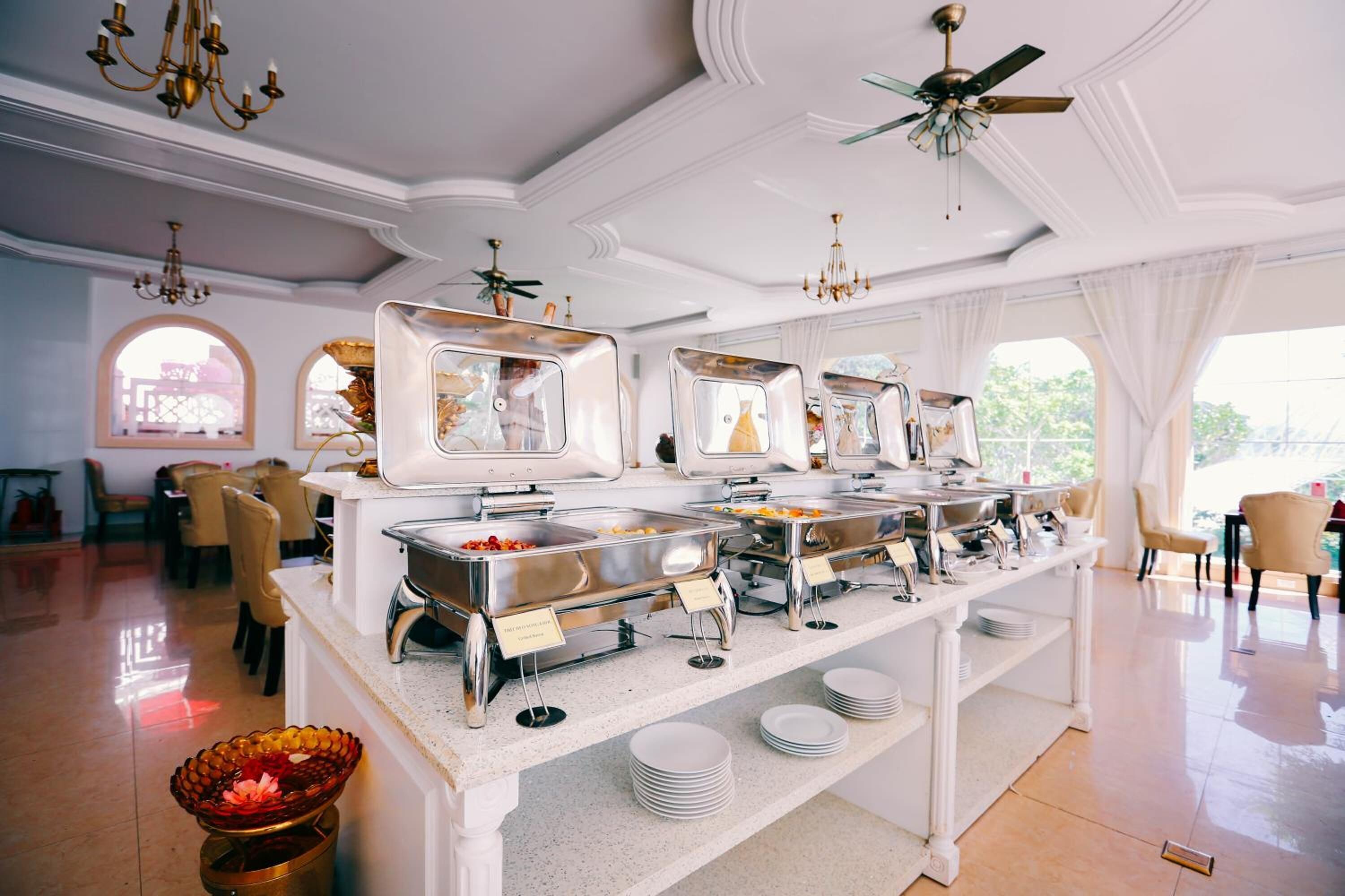 breakfast, lunch, dinner served; vietnamese cuisine