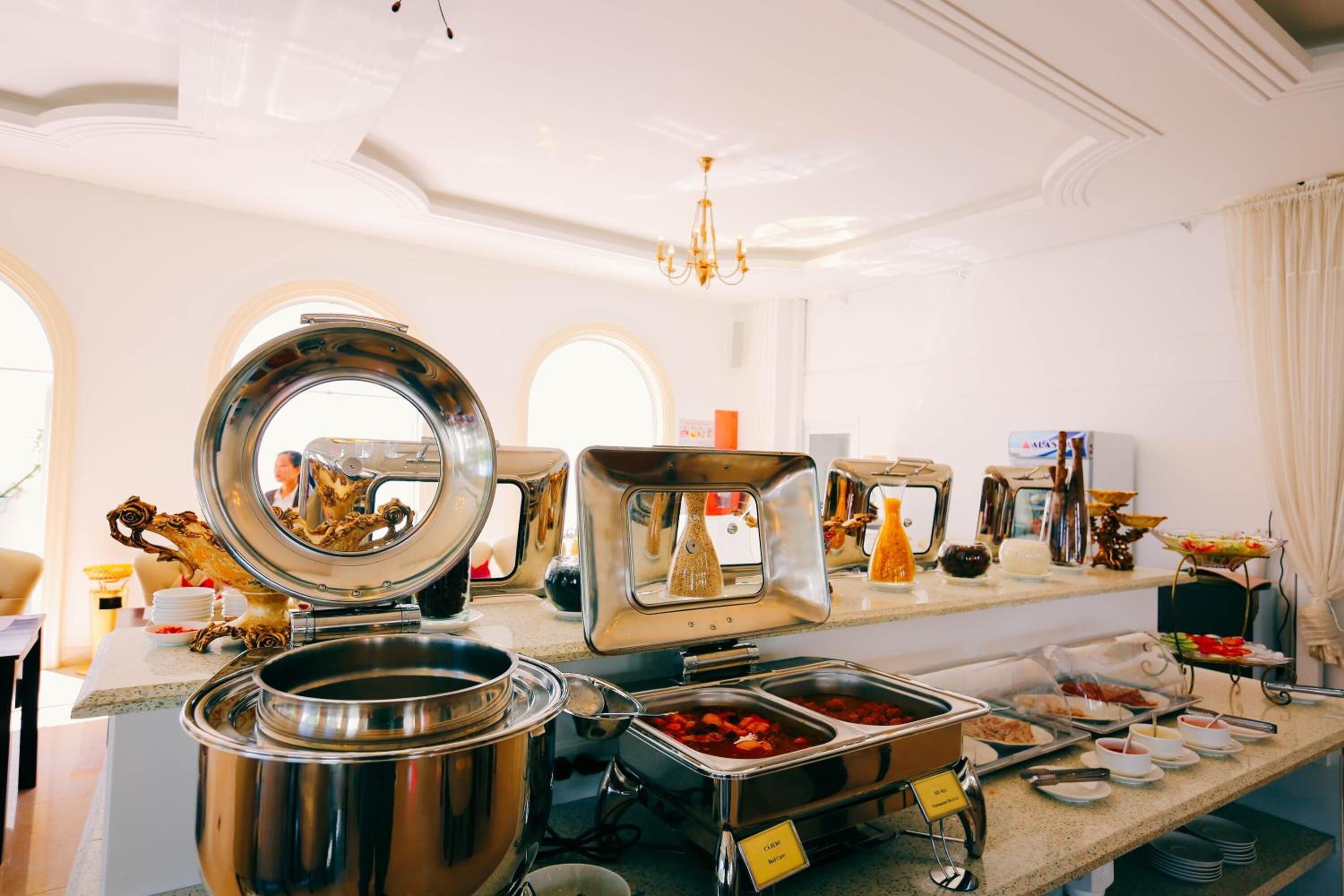 breakfast, lunch, dinner served; vietnamese cuisine