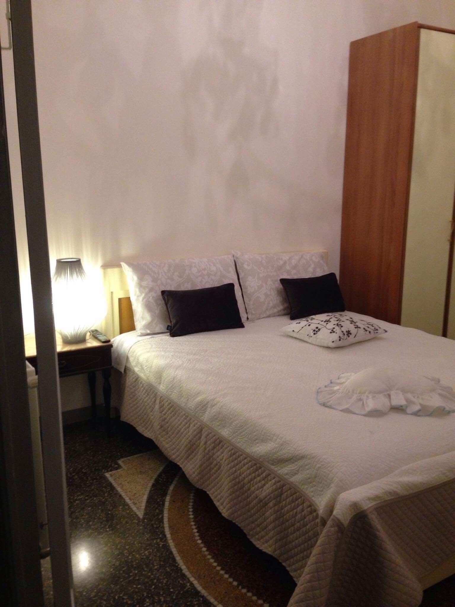Standard Double Room | Iron/ironing board, free WiFi