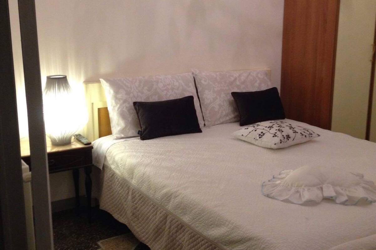 Iron/ironing board, free WiFi