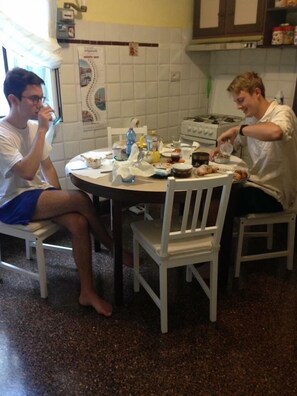 Free daily continental breakfast