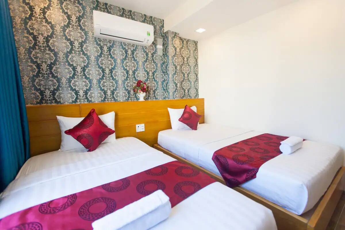Kamar Twin | Minibar, brankas, meja kerja, dan tirai kedap cahaya