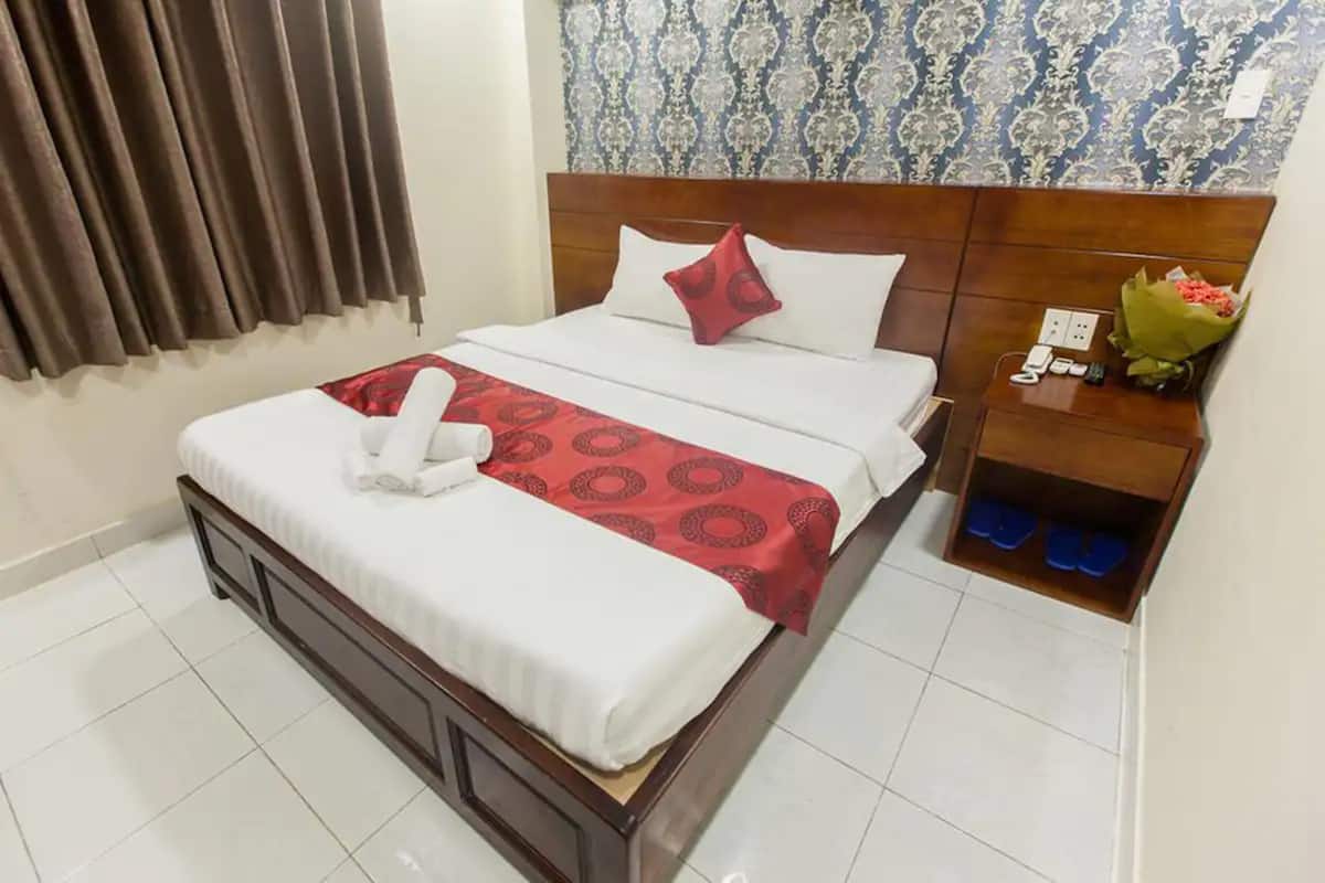 Double Room | Minibar, in-room safe, desk, blackout curtains