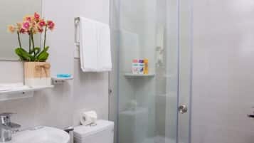 Shower, rainfall showerhead, free toiletries, hair dryer