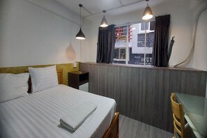 Minibar, in-room safe, desk, blackout curtains - Ailen Garden II Hotel (Ho Chi Minh City)