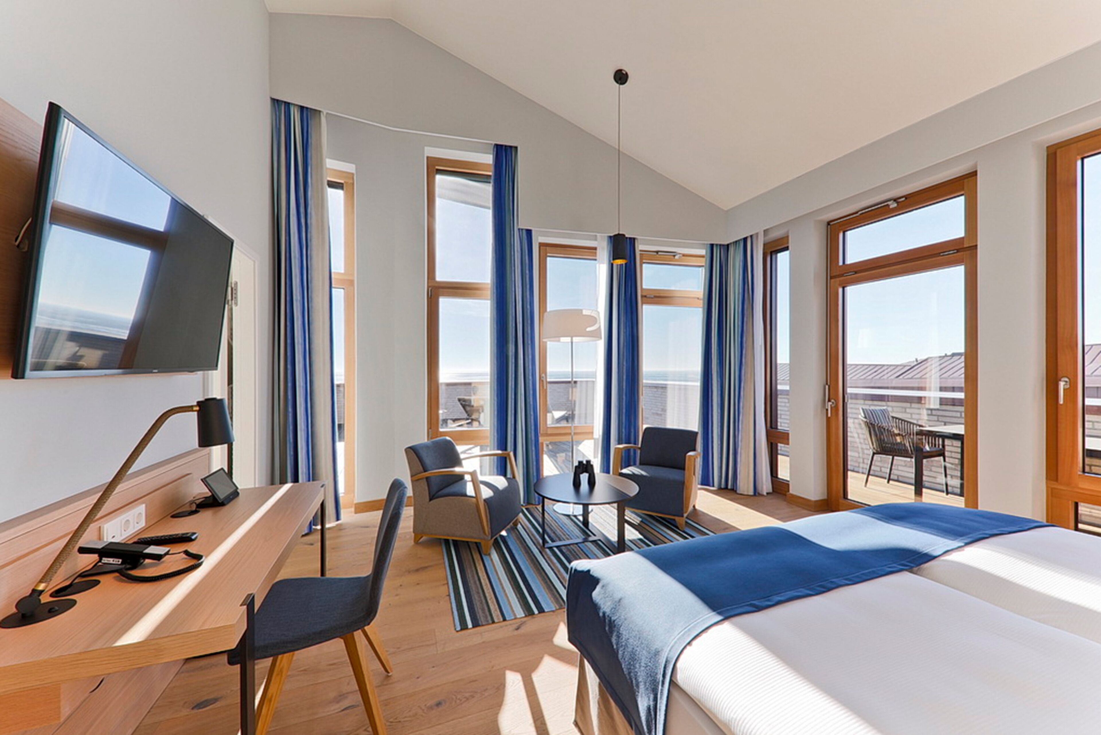 deluxe double room, sea view | television