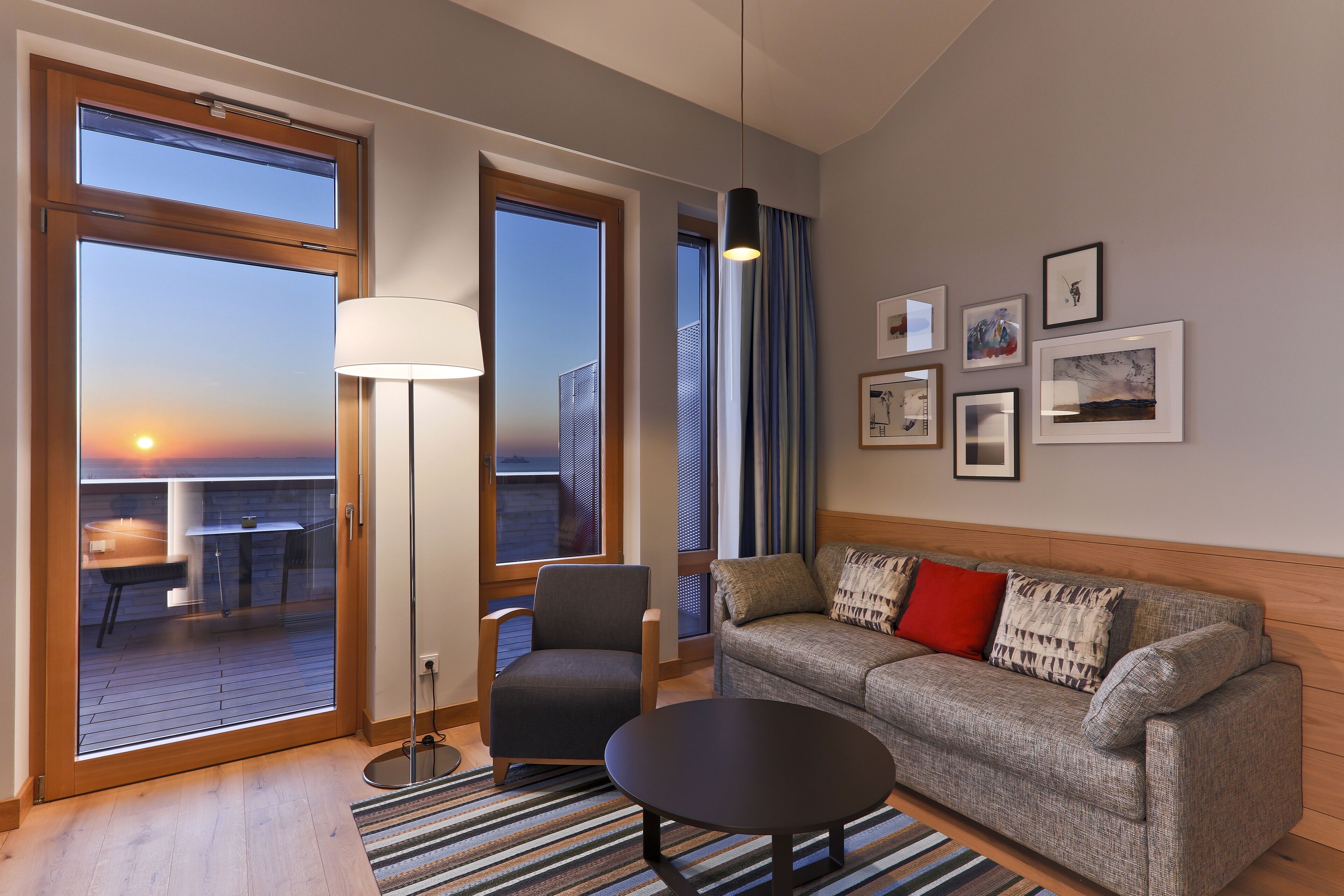 superior double room, sea view | living area | flat-screen tv