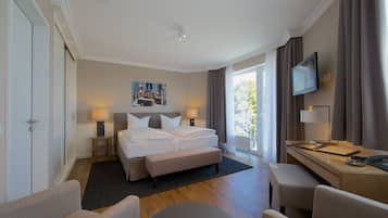 Deluxe Double Room | Living area | Flat-screen TV