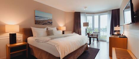 Minibar, in-room safe, desk, laptop workspace