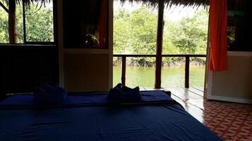 Bungalow (Waterfront) | Minibar y wifi gratis