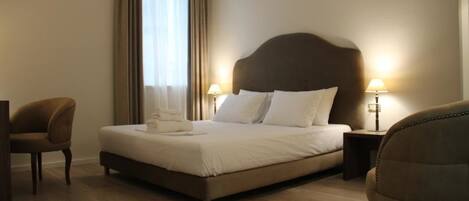 Basic Double Room, 1 Queen Bed | Minibar, in-room safe, desk, soundproofing